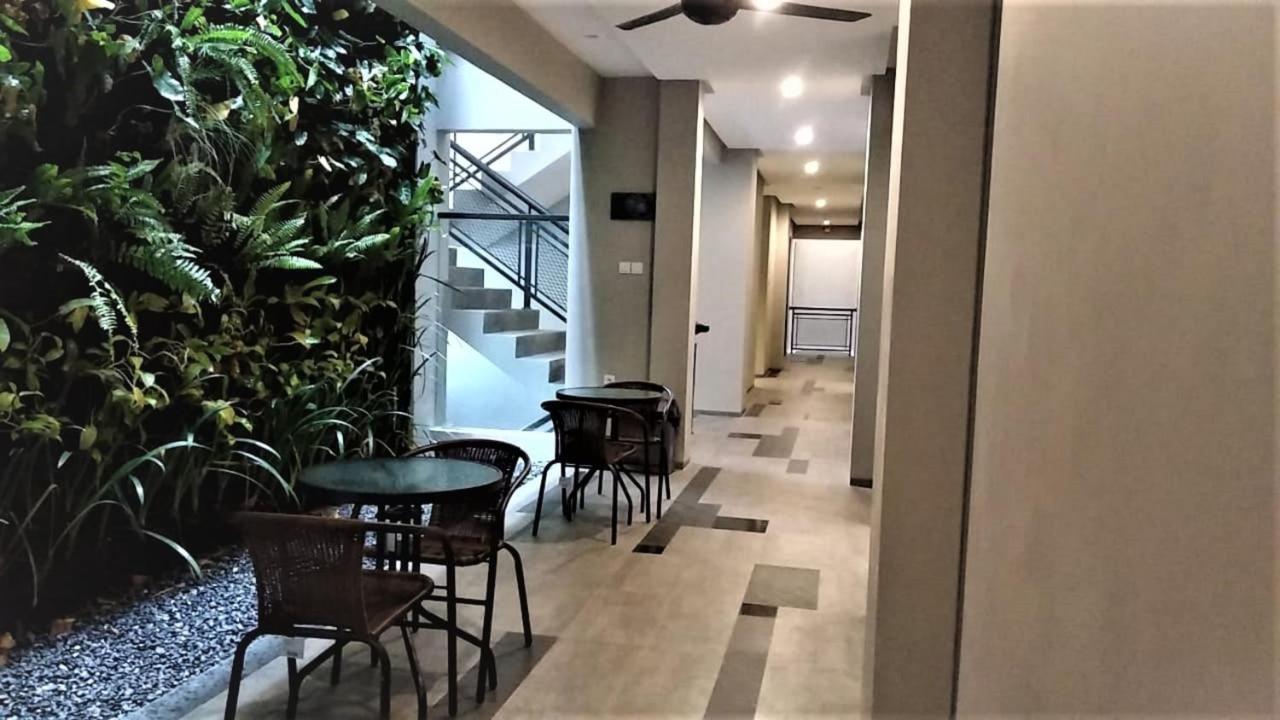 Reddoorz Plus Near Radio Dalam 3 Jakarta Kültér fotó