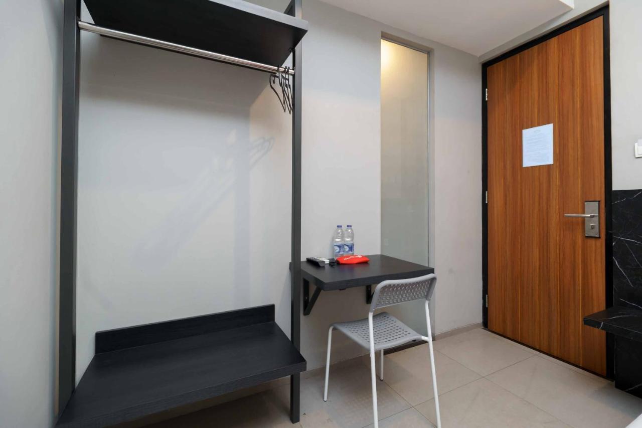 Reddoorz Plus Near Radio Dalam 3 Jakarta Kültér fotó