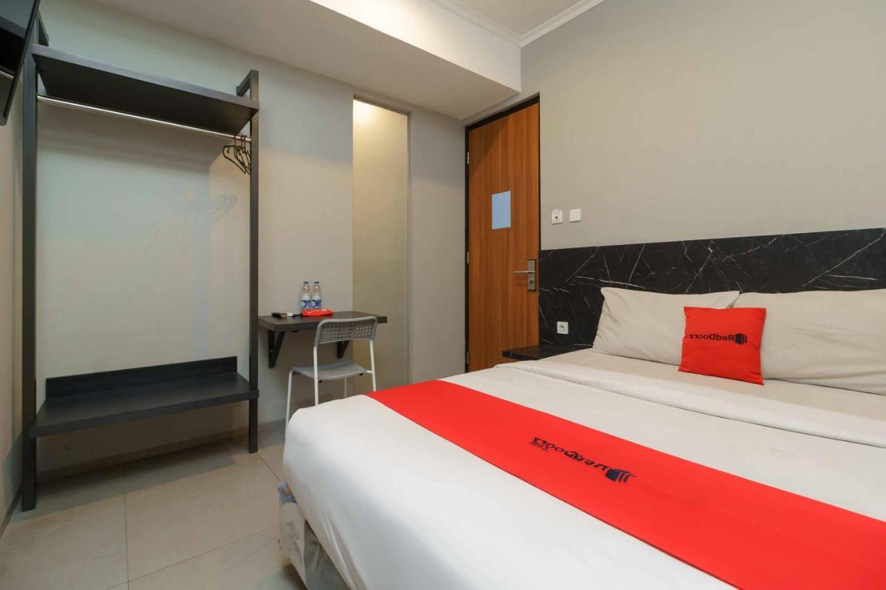 Reddoorz Plus Near Radio Dalam 3 Jakarta Kültér fotó